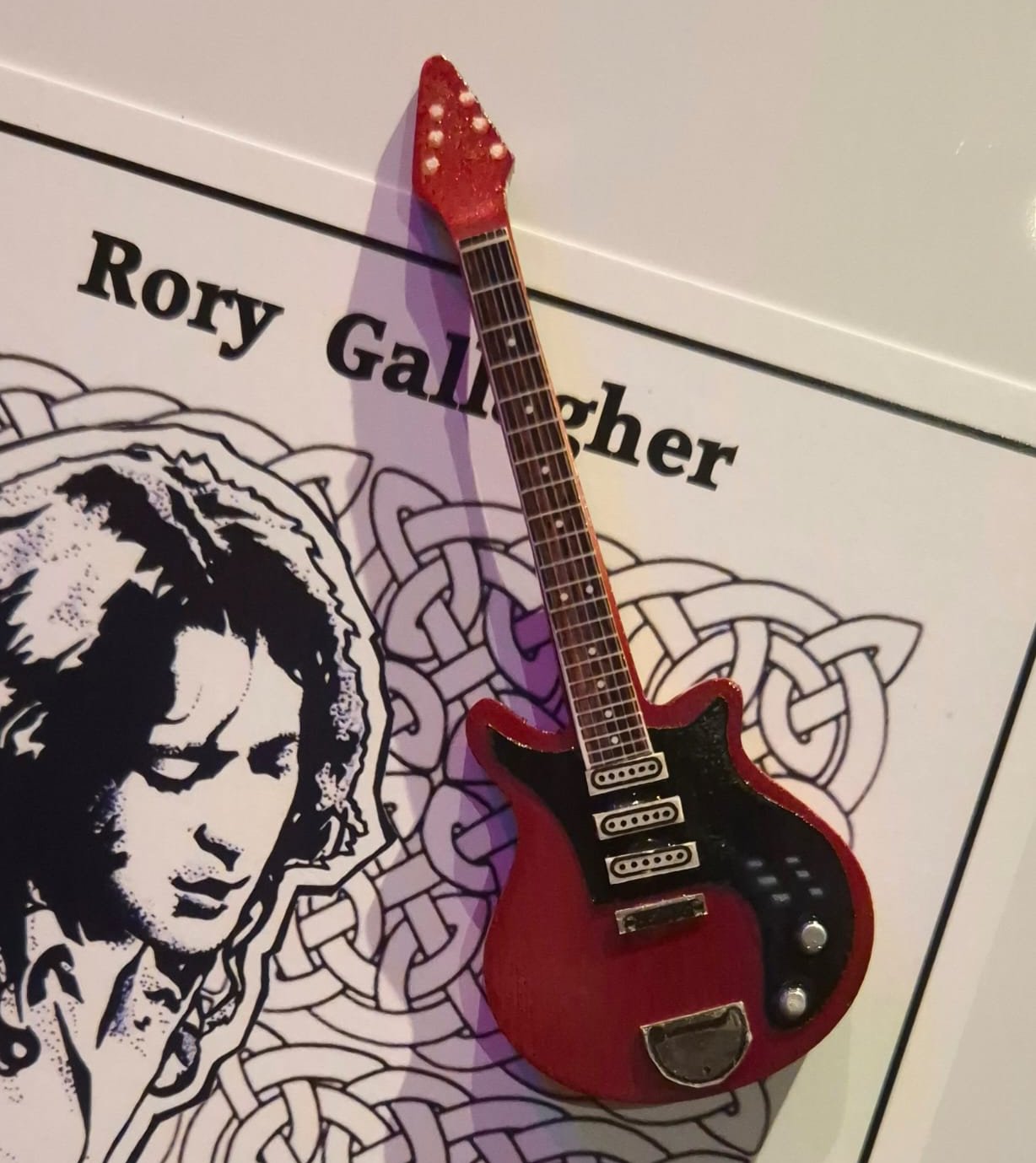 Brian May Red Special Magnet